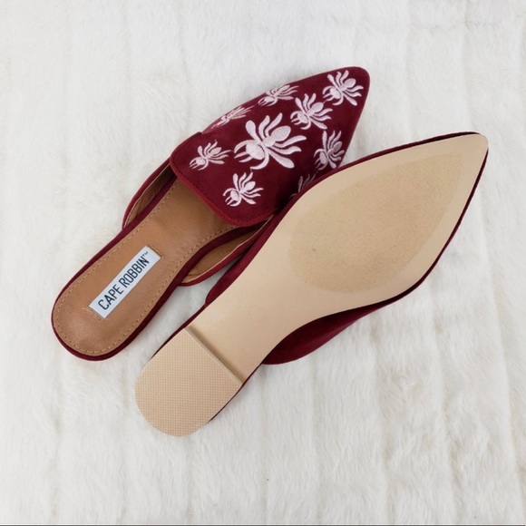 Cape Robbin slip on. Bug embroidery white and red background. - Picture 3 of 4